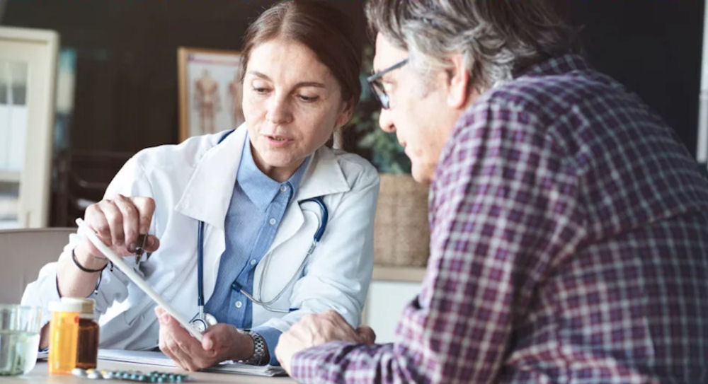 Medical consultation discussing cocaine