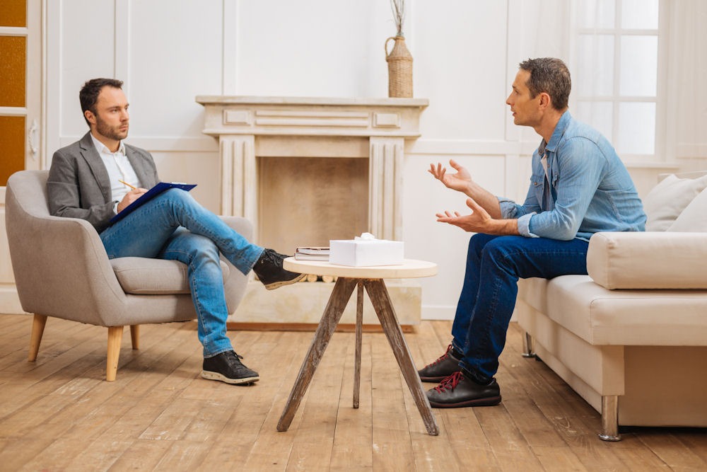 a man with oxycodone addiction getting a treatment